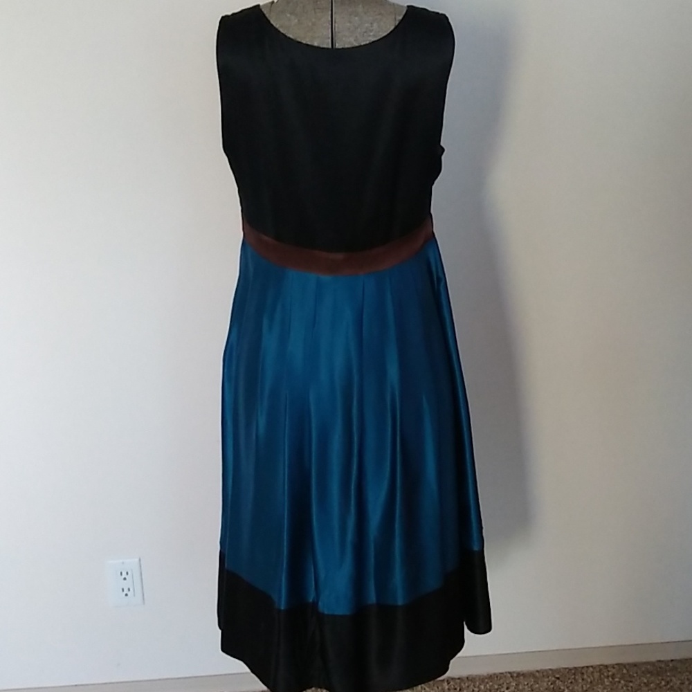 Dress - Picture 2 of 3